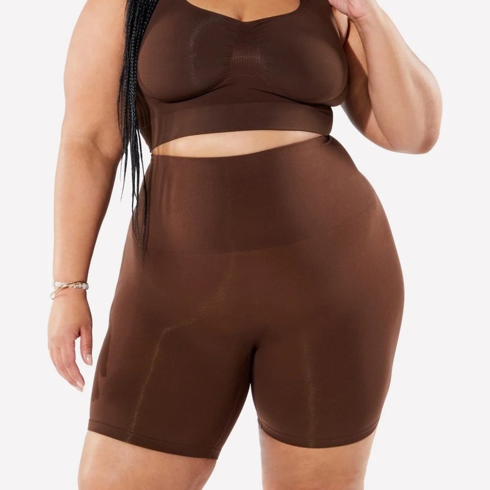 Yitty by Lizzo Nearly Naked Shaping High Waist Short size 5x in Bossed Up Brown